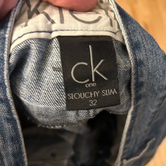 Calvin Klein One Slouchy Slim Jean Shorts - Picture 4 of 4